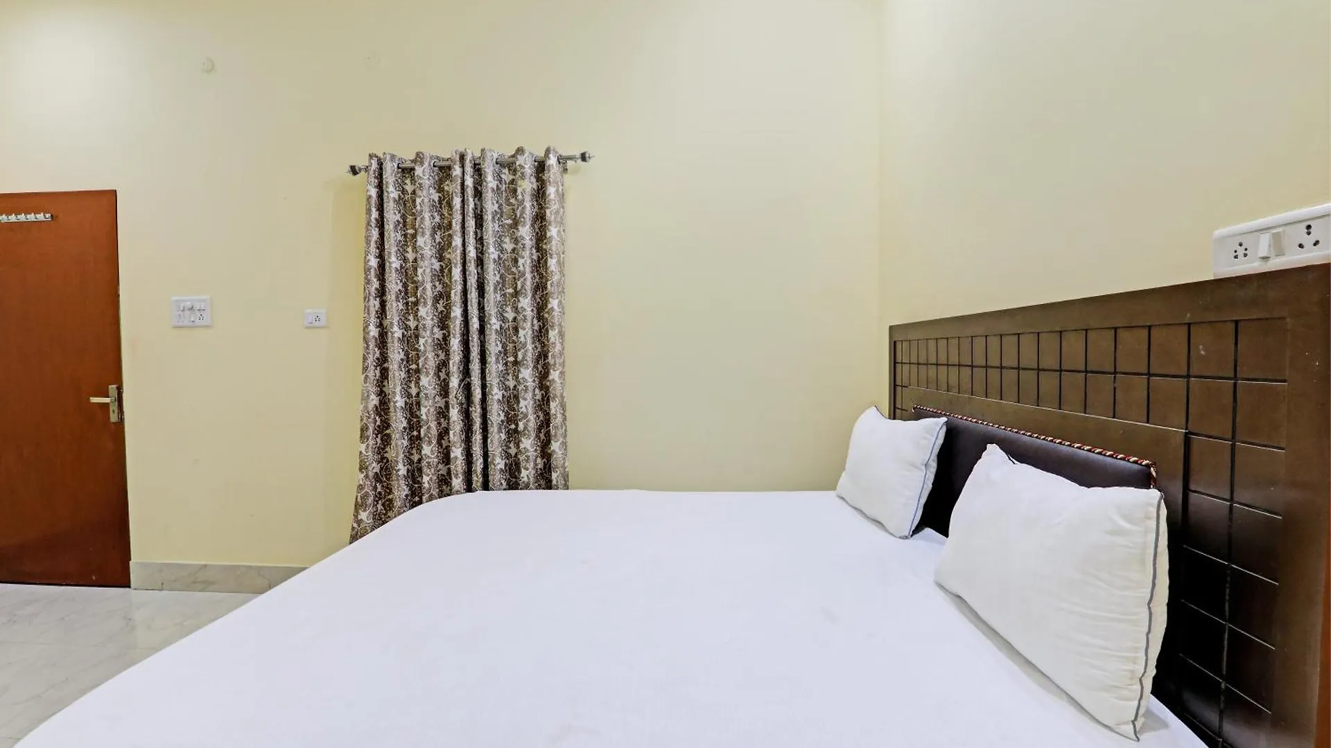 Hotel O Home Singhs Delight Varanasi